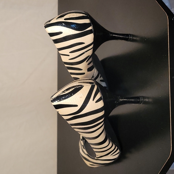 Rampage Nadine Zebra High Heel Peep Toe - Picture 5 of 8